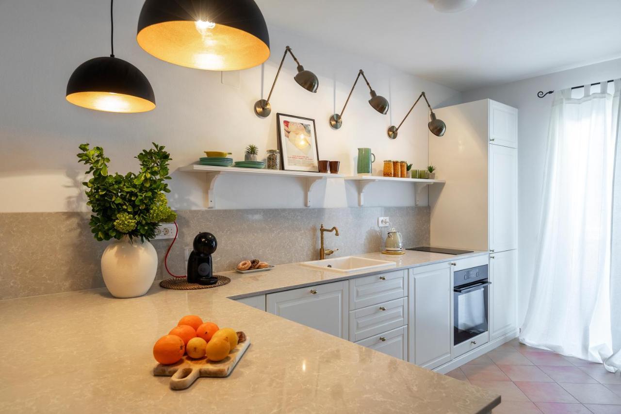 Apartman Luri Sutivan Exteriör bild