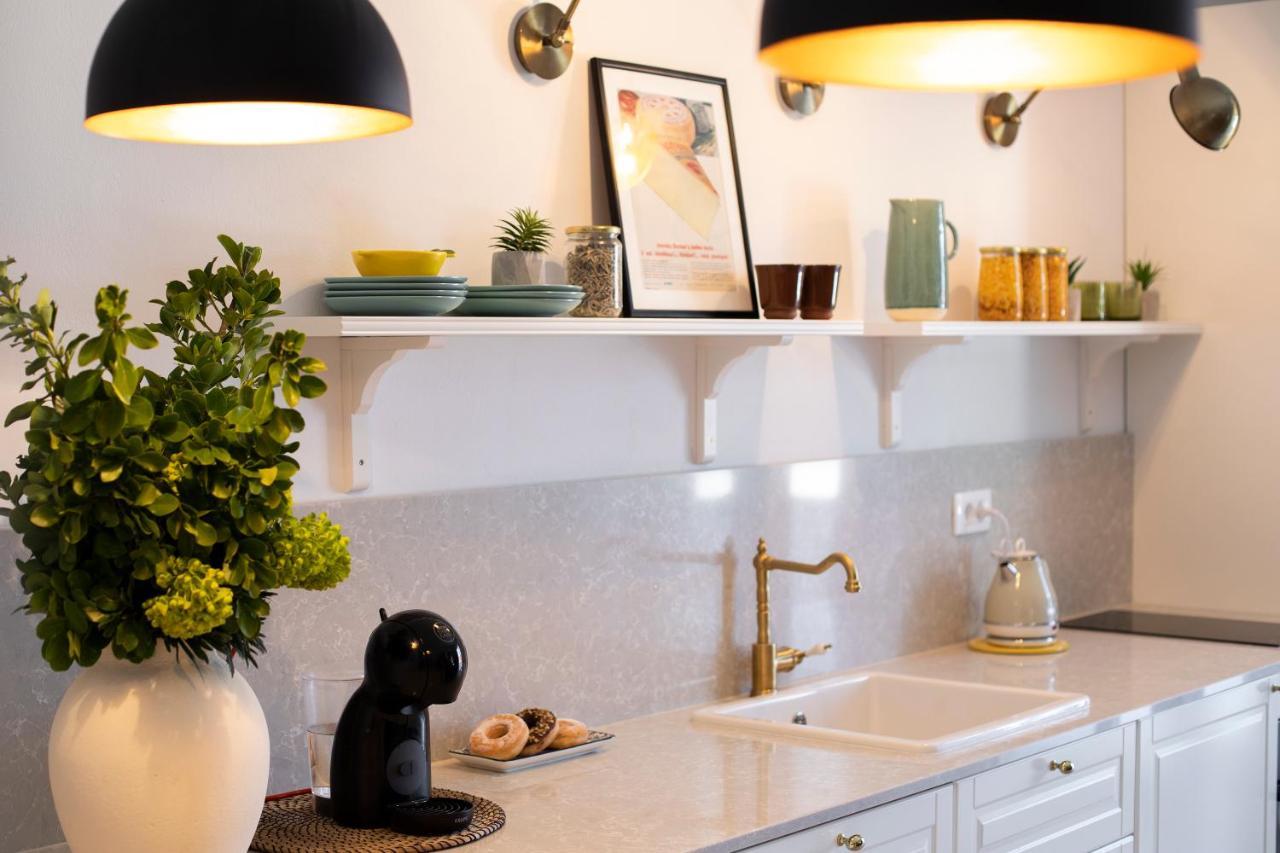 Apartman Luri Sutivan Exteriör bild
