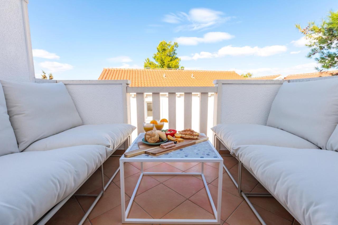 Apartman Luri Sutivan Exteriör bild